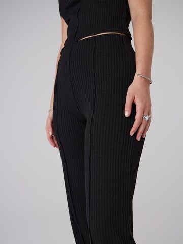 Wide Leg Pantalon 'Leesha' A LOT LESS en noir