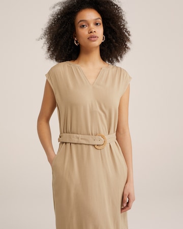 Rochie de la WE Fashion pe bej