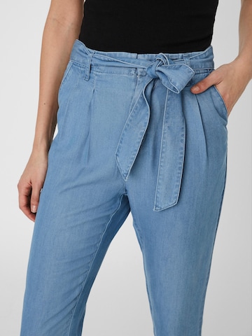 VERO MODA Zúžený Kalhoty se sklady v pase 'MIA' – modrá