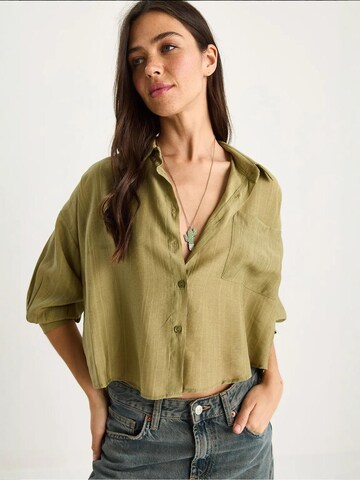 Bianco Lucci Blouse in Green: front