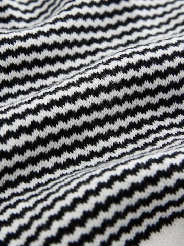 Next Set: Poloshirt und Shorts in Schwarz