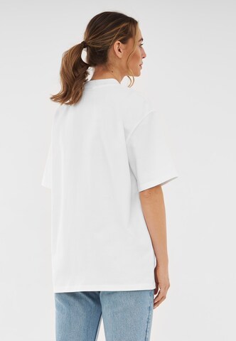 Maglietta 'Sammy Oversized' di Johnny Urban in bianco