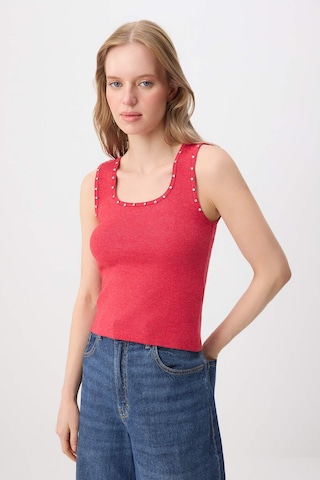 Trendyol - Top de punto en rojo: frente