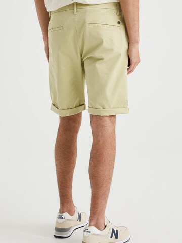 Slimfit Pantaloni eleganți de la WE Fashion pe verde