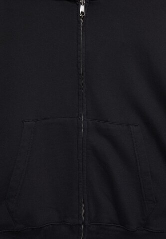 Hanorac de la Pull&Bear pe negru
