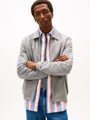 TOMMY HILFIGER - Sudadera con cremallera 'ESSENTIAL' en gris: frente