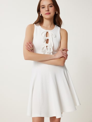 Happiness İstanbul Šaty - Biela: predná strana