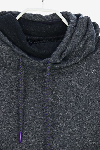 THE NORTH FACE Sweatshirt & Zip-Up Hoodie in S in Grey