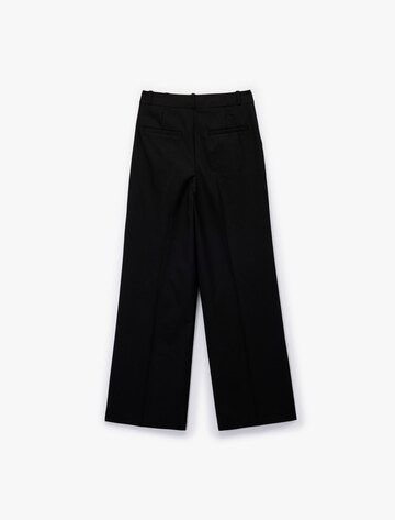 Koton Wide Leg Bundfaltenhose in Schwarz