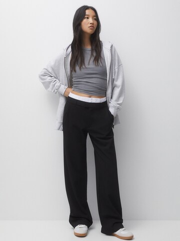 Wide leg Pantaloni cutați de la Pull&Bear pe negru