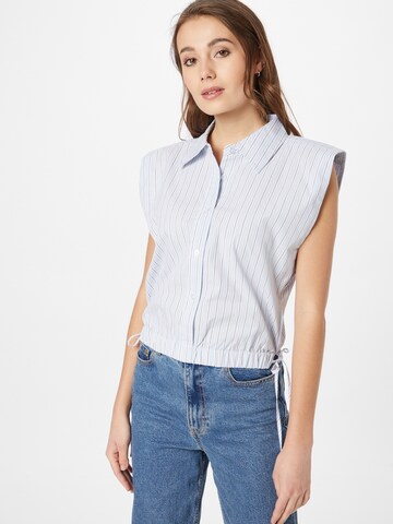 Gina Tricot Blouse 'Leila' in Blauw: voorkant