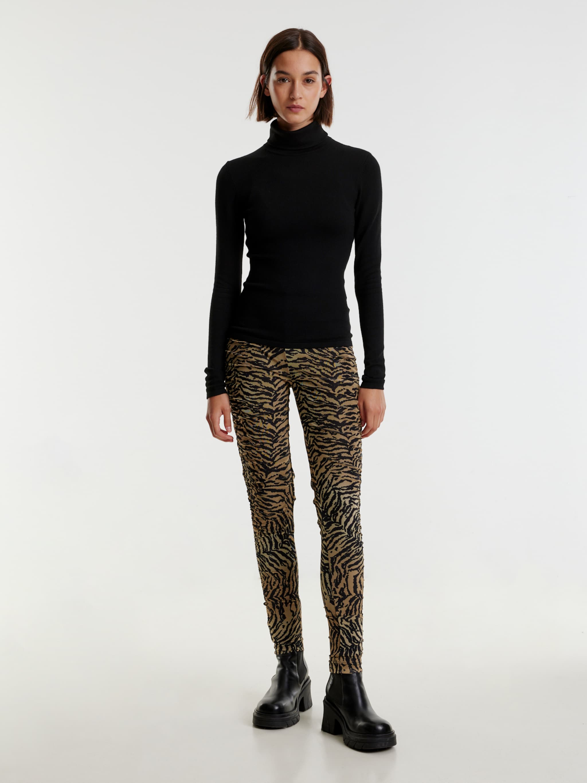 EDITED Produkte Pullover 'RADIA' schwarz