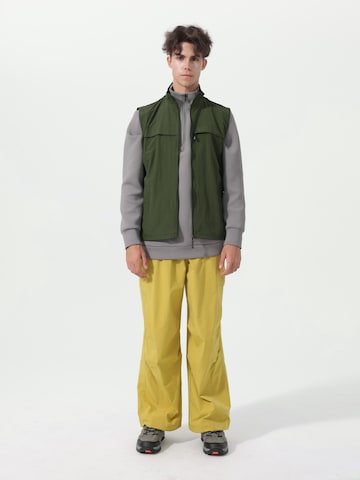 YOUTHUP Vest in Green