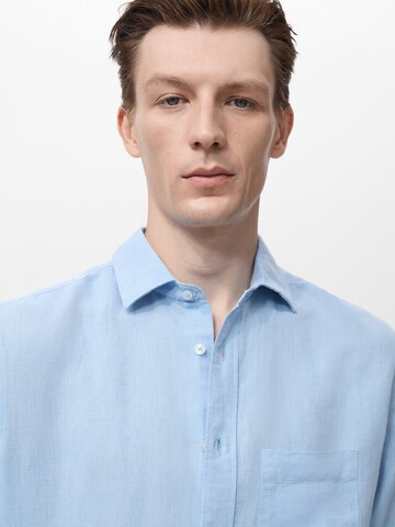 MANGO MAN Regular fit Button Up Shirt 'AVISPA' in Blue