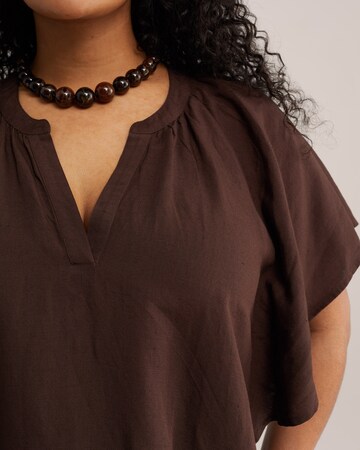 WE Fashion Платье в Коричневый