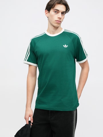 ADIDAS ORIGINALS - Camiseta en verde