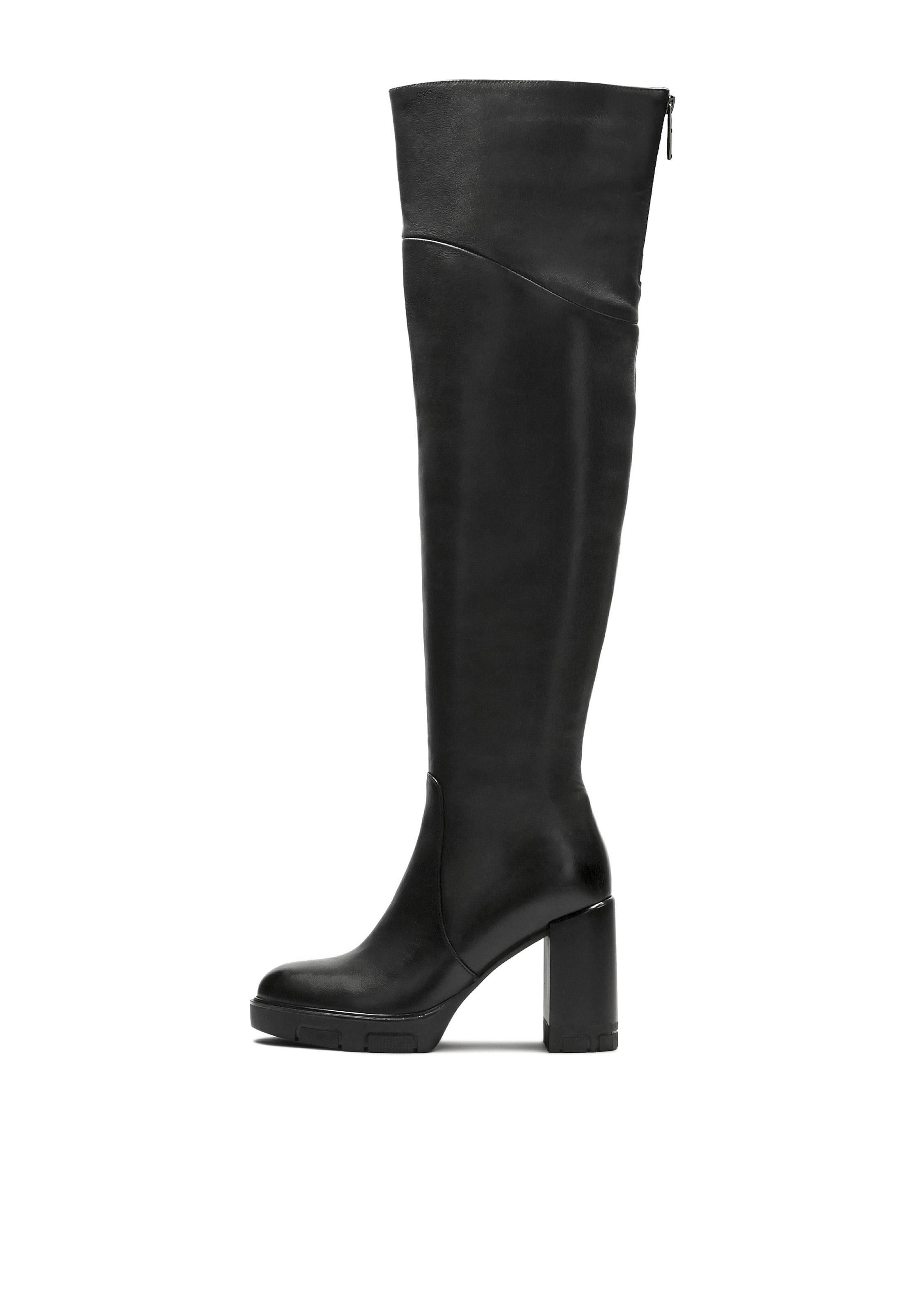 melns Kazar Zābaki virs ceļa: no priekšpuses