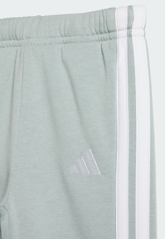 Survêtement 'Essentials' ADIDAS SPORTSWEAR en vert