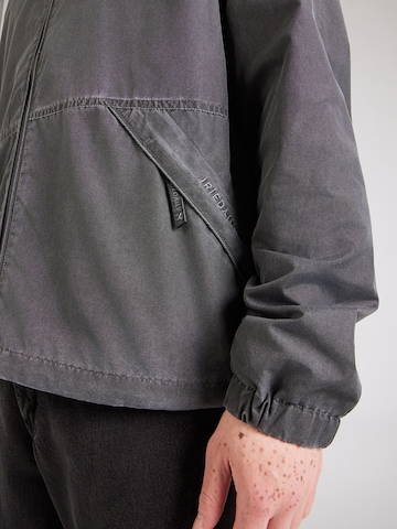 Iriedaily - Chaqueta de entretiempo 'Ghostmode' en negro