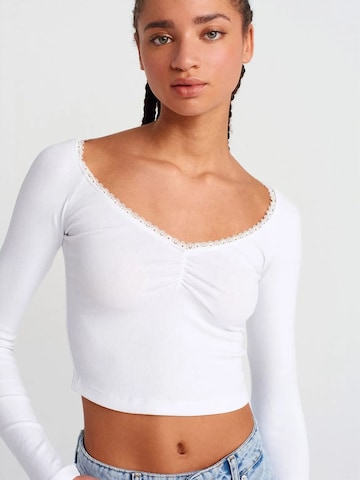 Dilvin Shirt in White: front