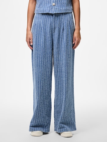 PIECES Wide leg Pleat-front jeans 'PCMALBA' in Blue: front