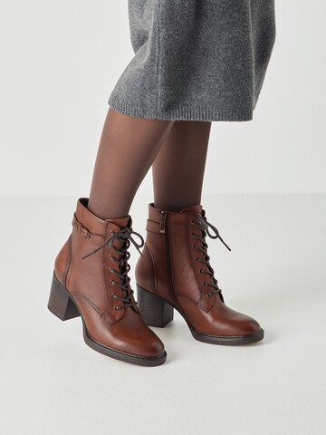 Bottines à lacets Tamaris en marron