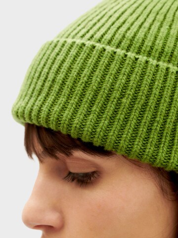 Thinking MU Beanie 'AMOR' in Green: front