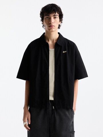 Pull&BearComfort Fit Košulja - crna boja