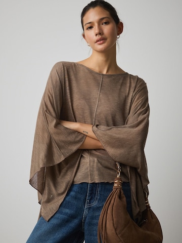 Next Cape in Beige: Vorderseite