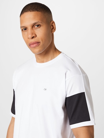 Maglietta di Calvin Klein in bianco