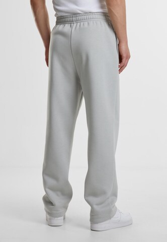 Loosefit Pantaloni di Urban Classics in grigio