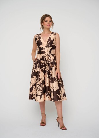 KLEO Cocktail Dress in Brown: front