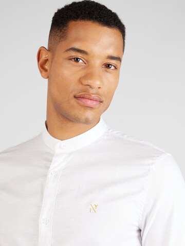 NOWADAYS - Ajuste regular Camisa en blanco