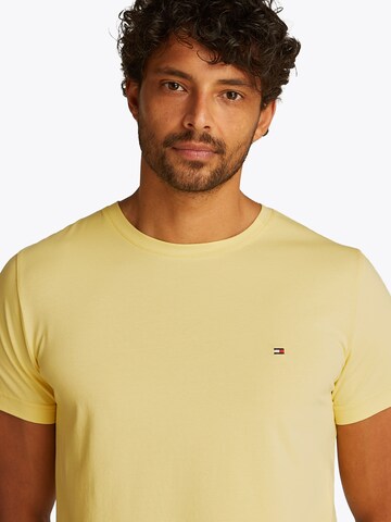 TOMMY HILFIGER - Ajuste estrecho Camiseta en amarillo