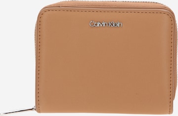 Porte-monnaies 'Must' Calvin Klein en marron : devant