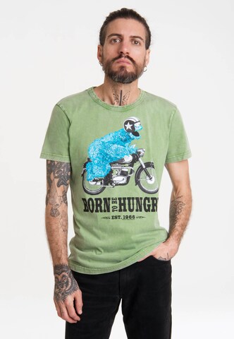 LOGOSHIRT Shirt 'Sesamstrasse - Krümelmonster Motorrad' in Groen: voorkant