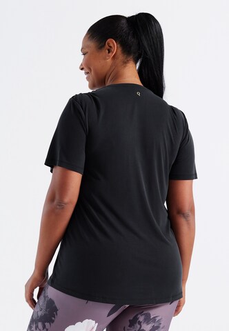 Q by Endurance Performance shirt in Black