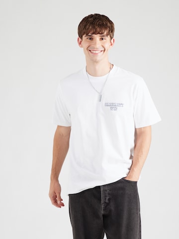T-Shirt 'Alumni' Carhartt WIP en blanc : devant