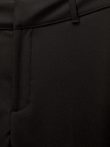 Pull&Bear Rozkloszowany krój Spodnie w kant w kolorze czarny
