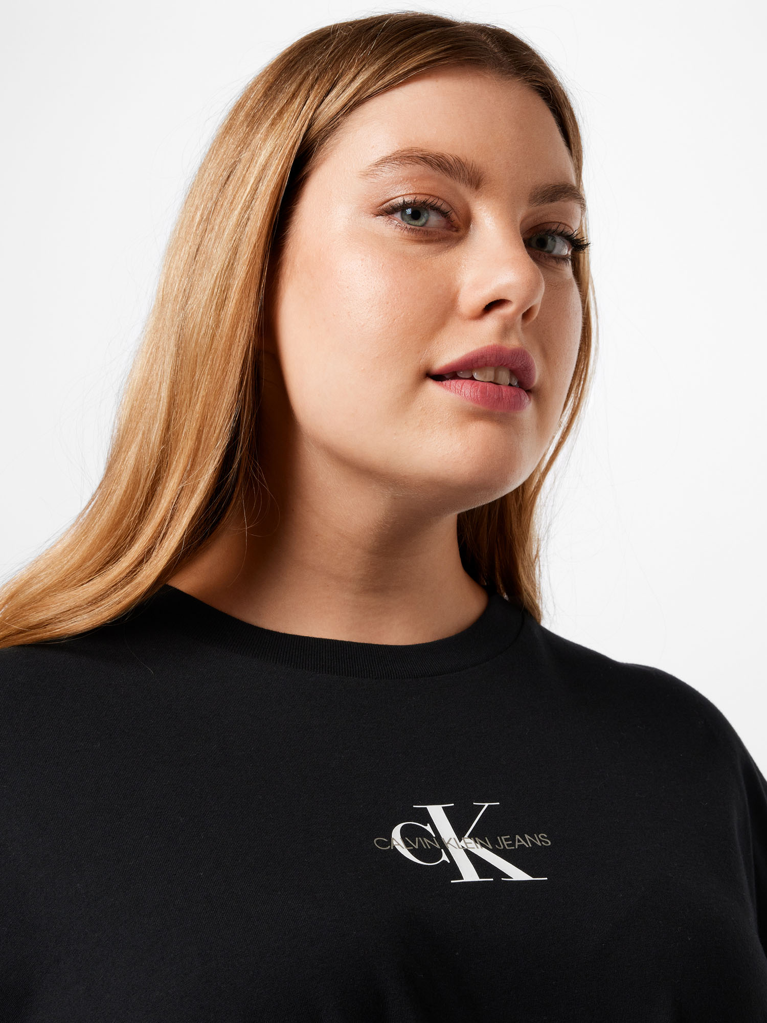 Calvin Klein Jeans Curve T-Shirt in Schwarz 