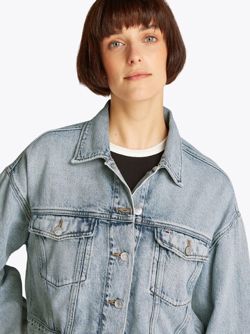 Tommy Jeans Φθινοπωρινό και ανοιξιάτικο μπουφάν σε μπλε