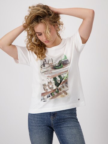 Tricou de la monari pe alb: față