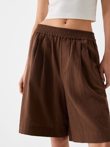 Bershka Loose fit Trousers in Brown