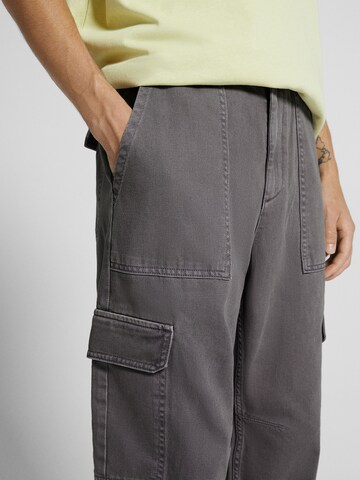 Loosefit Pantaloni cargo di Bershka in grigio