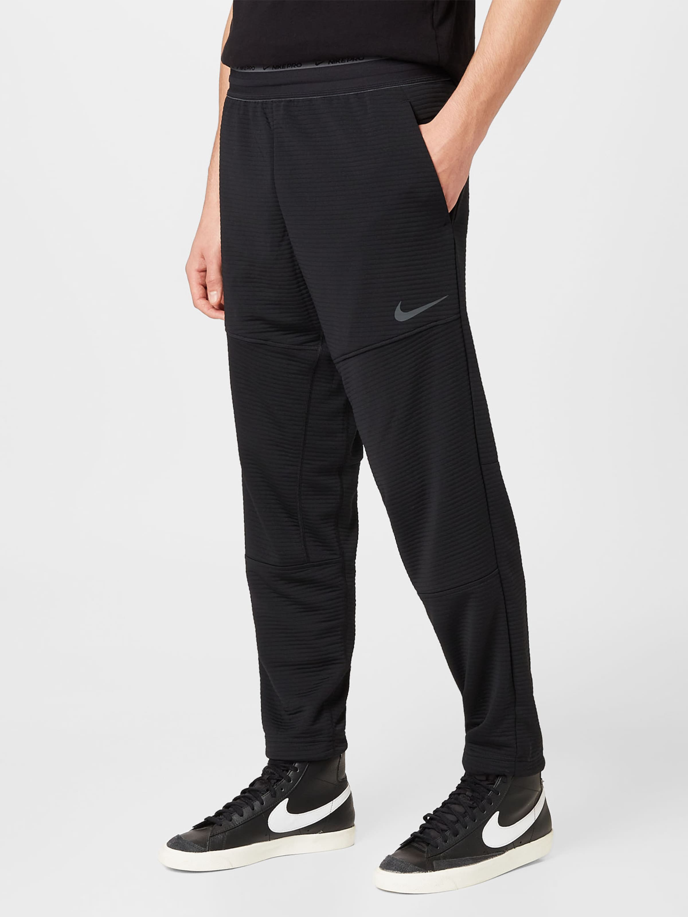 Lijadoras a pesar de cubierta NIKE Workout Pants in Black | ABOUT YOU