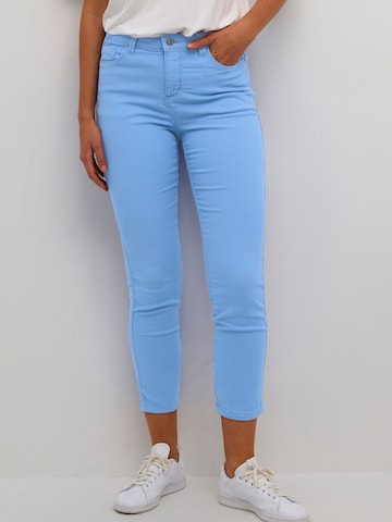 Coupe slim Jean 'Zelina' Kaffe en bleu : devant