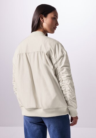 Street One Studio Schimmernder Blouson in Beige