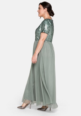 Rochie de seară de la SHEEGO pe verde