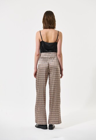 Wide leg Pantaloni 'Margo' di Dea Kudibal in marrone