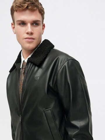 Calvin Klein Jeans Демисезонная куртка в Черный